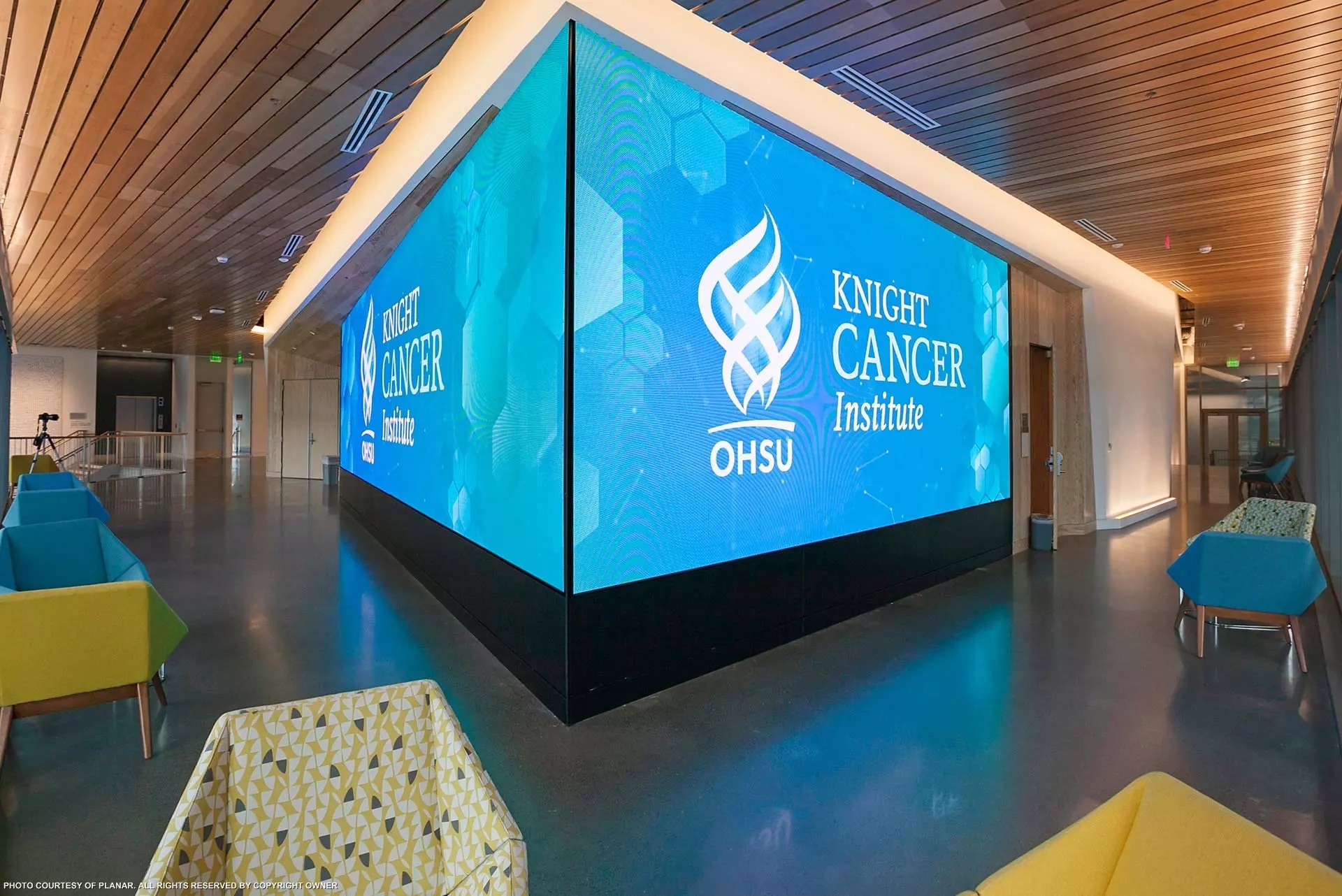 Latest company case about L-Shaped Indoor GOB LED Wall Project Case | OHSU Knight Cancer Institute Lobby Display